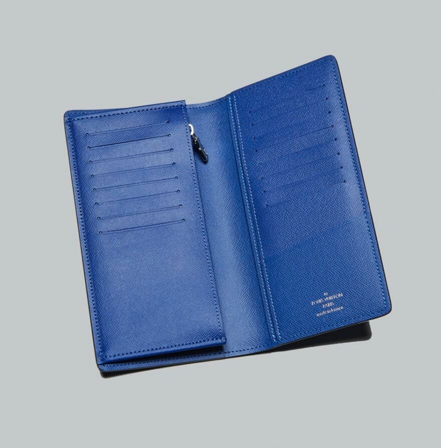 ルイ・ヴィトンの24年春夏新作　財布　レザー　ブルー　ポルトフォイユ・ブラザ　内側ディテール