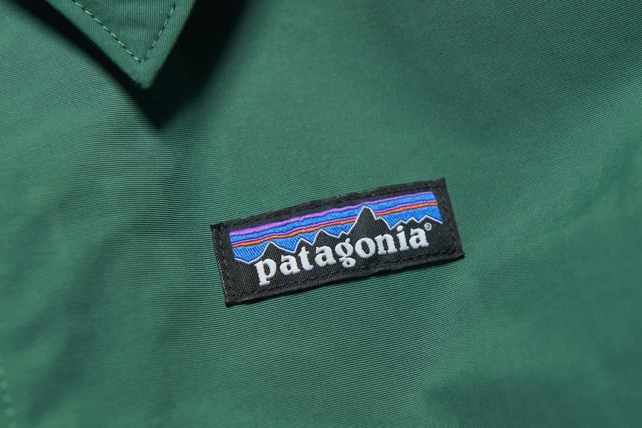 パタゴニアのバギーズジャケットのロゴ