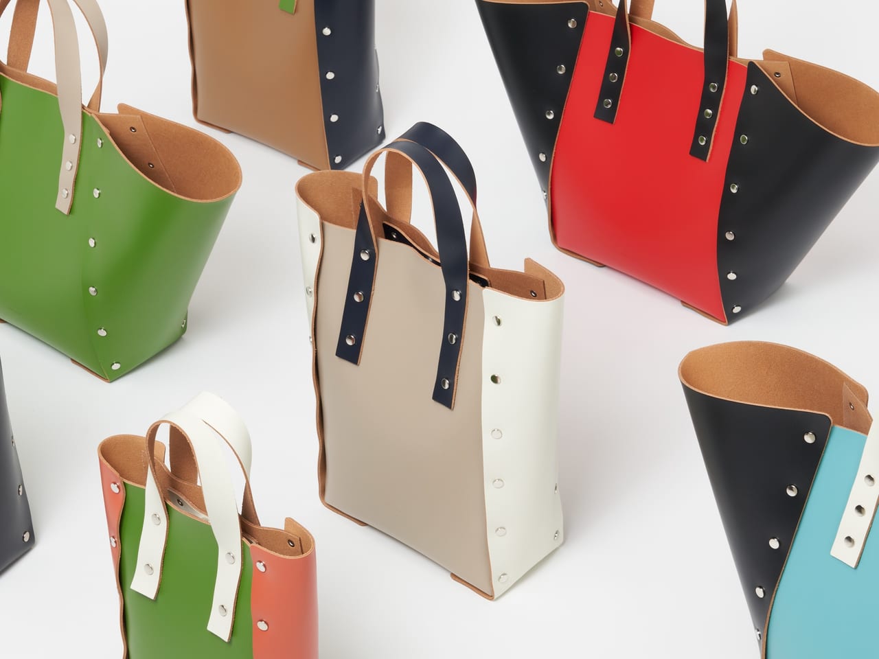 美品❤️エンダースキーマ 定番 ハンドバッグ 牛革 人気カラー