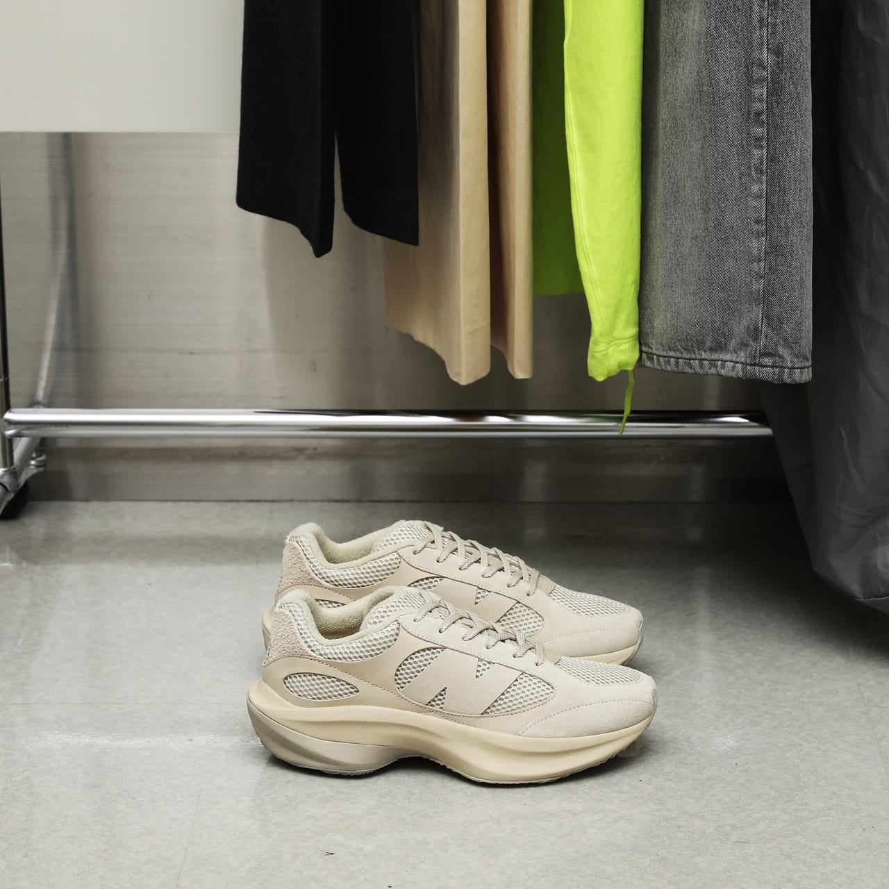 AURALEE × New Balanceのコラボスニーカー「AURALEE × NB WRPD Runner」