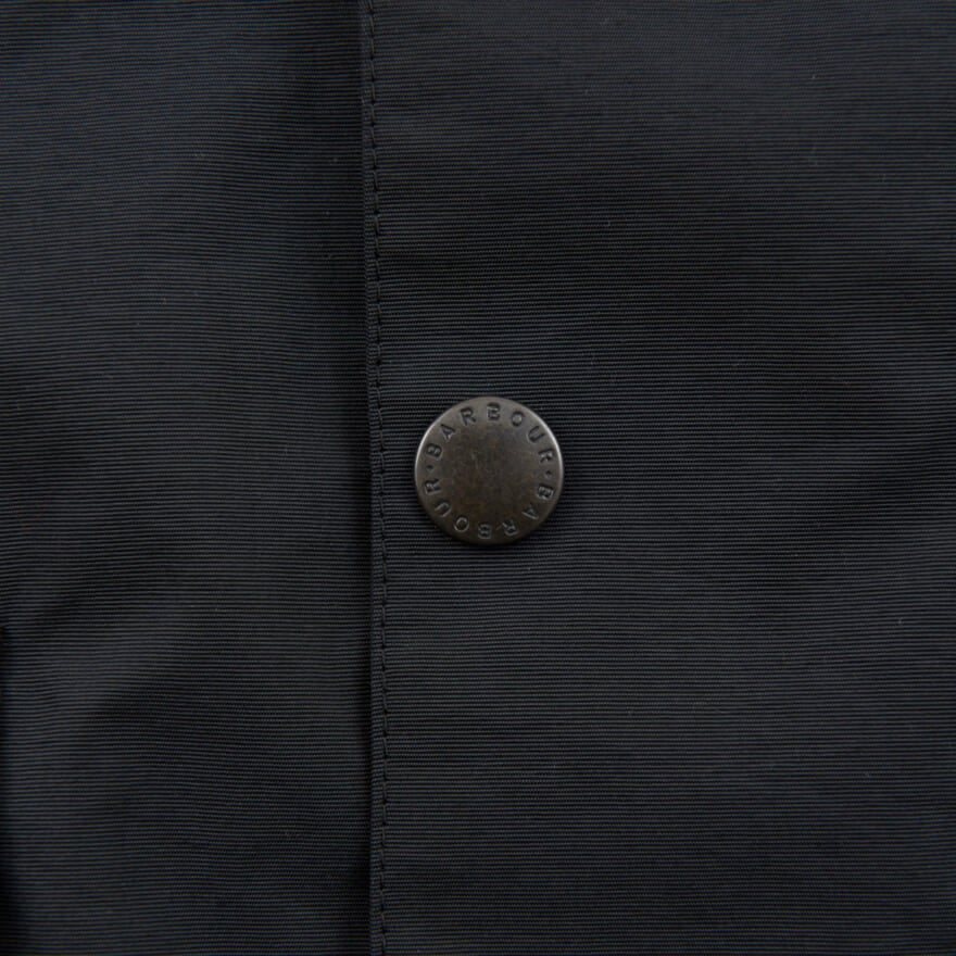 バブアーの日本限定黒アウター　ボロウデイル　素材とボタン