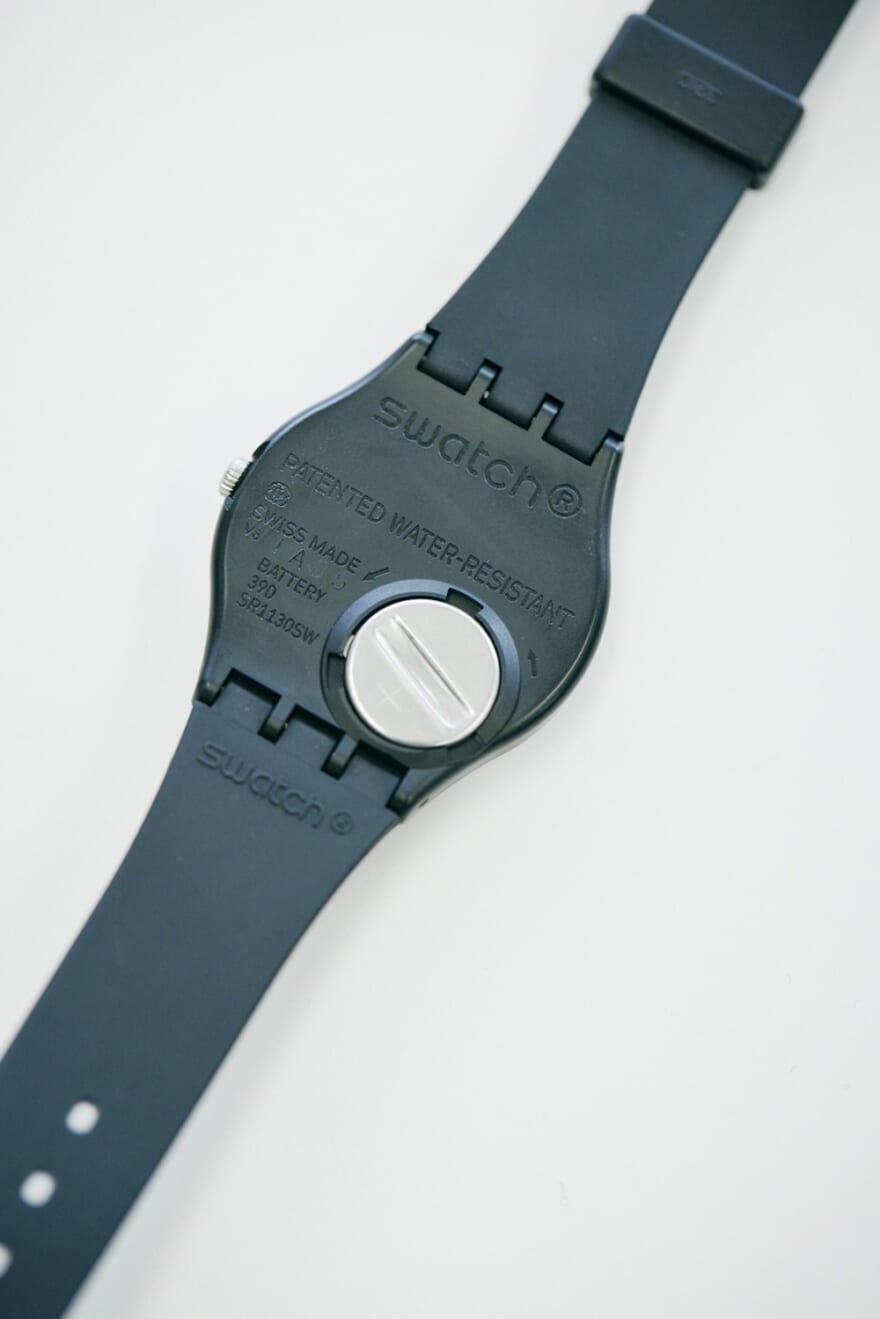 〈swatch〉の腕時計　裏蓋