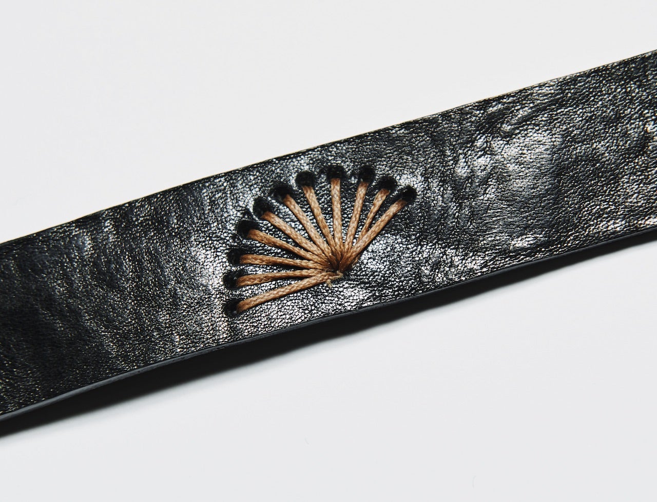 [Gallery]着まわしがきく黒シャツ、アクセントになるベルト…服のプロお気に入りの黒アイテム＃5 / SHIPSプレス　松尾教平さん