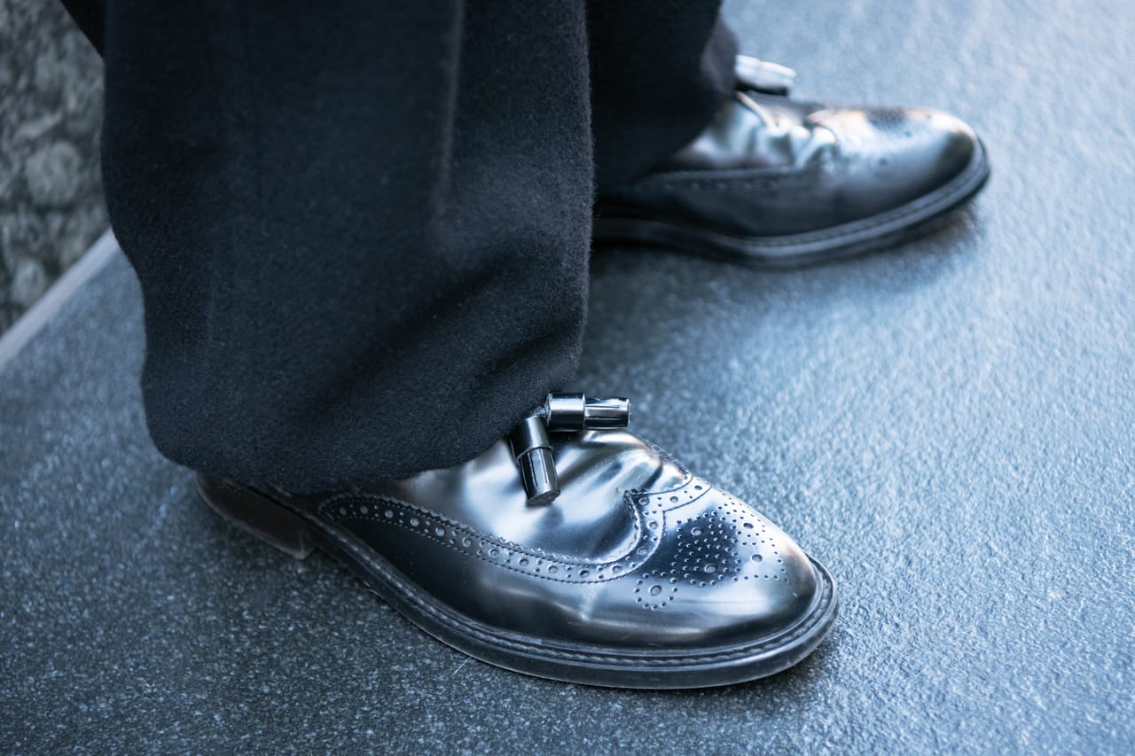 [Gallery]今日は「黒革靴」が履きたくて。オーダーメイドの“ジェイエムウエストン”、コスパ最高な“ハルタ”…７人のリアル愛用品と正解着こなしスナップ！