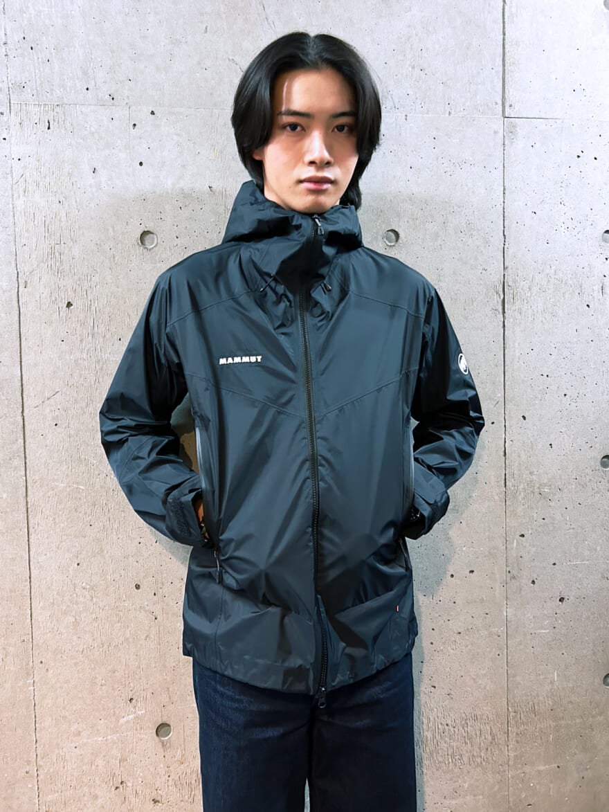 マムートの黒いゴアテックスアウター　 Crater Light HS Hooded Jacket AF Men　試着して本音レビュー　