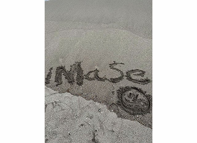 葉山の砂浜で書いた文字