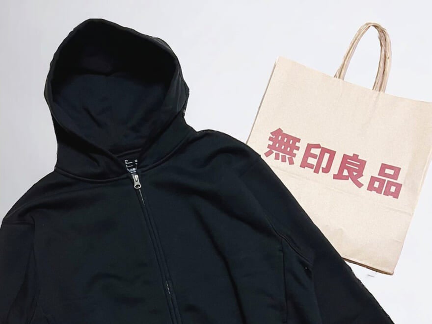 無印良品、みんな着てるハーフジップ...オシャレな人が買ってよかった「スウェット＆パーカ 」４選。大人グレーとブラックの２色に人気集中！