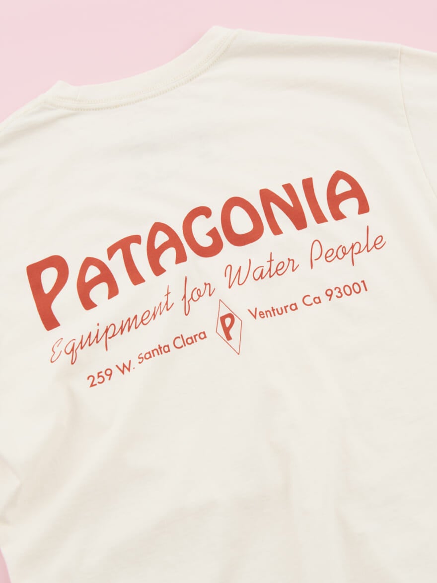 パタゴニアの白いTシャツ　メンズ・ウォーター・ピープル・オーガニック・ポケット・Tシャツ バックプリント