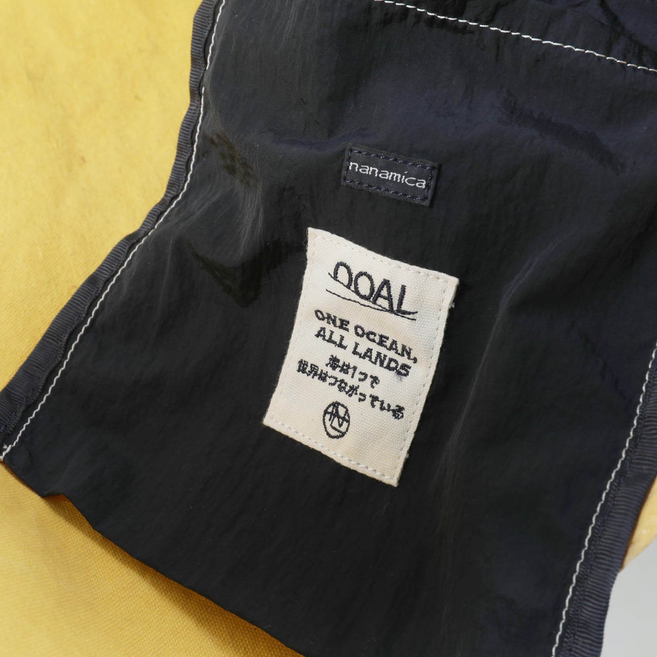 ナナミカのバッグ 裏 ロゴ
