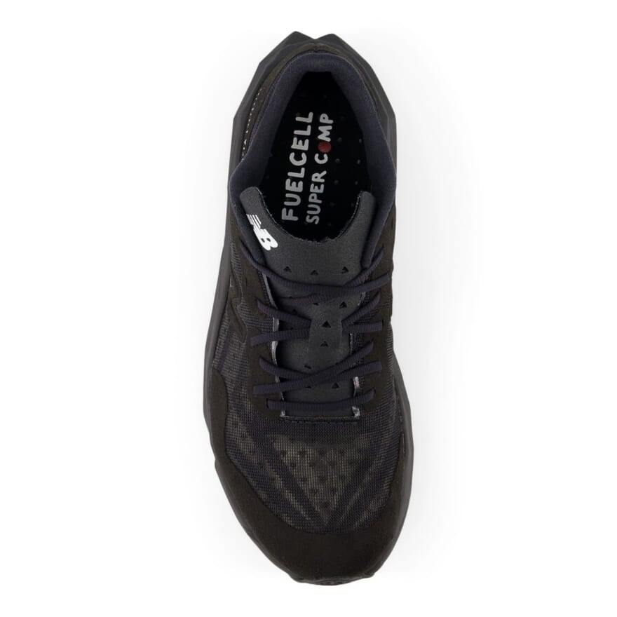 「District Vision(ディストリクトビジョン)」と「New Balance(ニューバランス)」のコラボスニーカー「FuelCell SuperComp Elite v4(フューエルセル スーパーコンプ エリート ブイフォー)」 ブラック アッパー