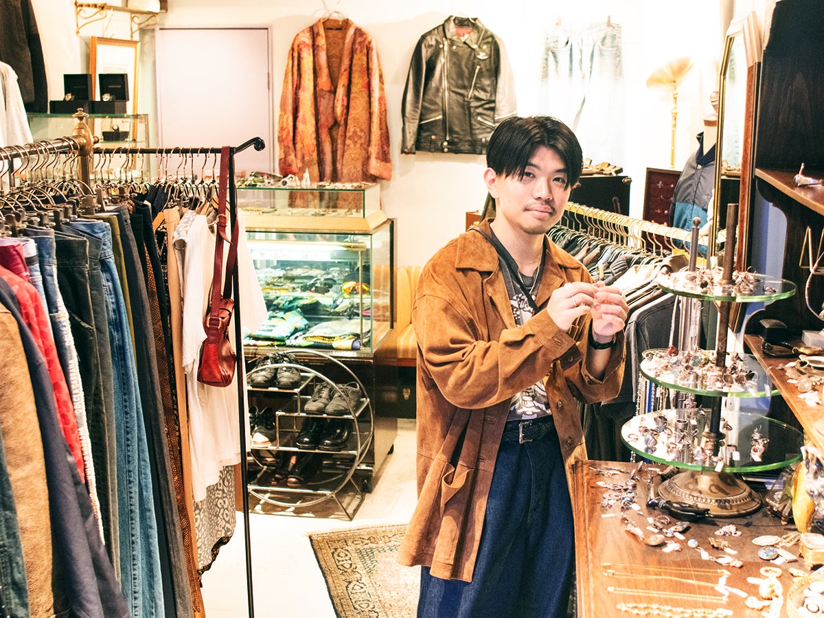 ヴィンテージ時計にコム デ ギャルソン・オム プリュスのシャツ。今どき古着コーデの法則は“ハイブリッド”【プロが推す東京の古着屋⑮ノワール】