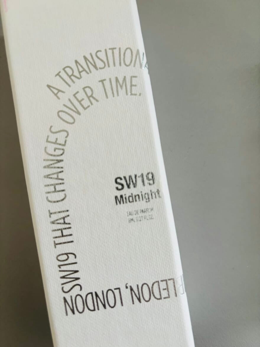 SW19 EAU DE PARFUM Midnight 8㎖ 箱のアップ