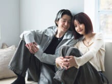 【ローズ×横田ひかる】長年の友達期間を経て結婚した二人の「パートナーと暮らすということ」。思い出のアイテム、ルームツアーetc…。