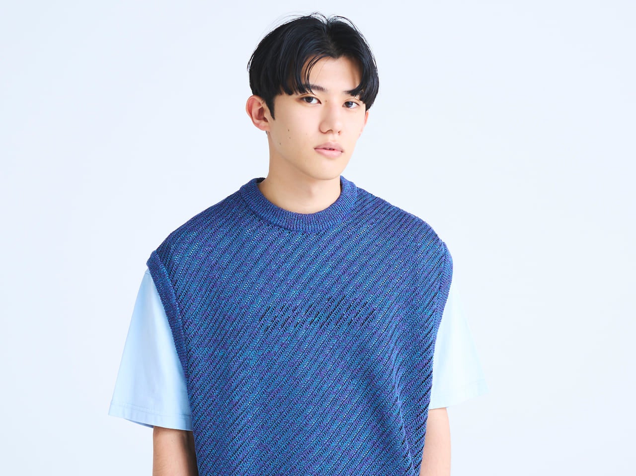 エッジの効いたカットラインで、いつものセンターパートに差をつけろ 【東京最旬ヘアカタログ】