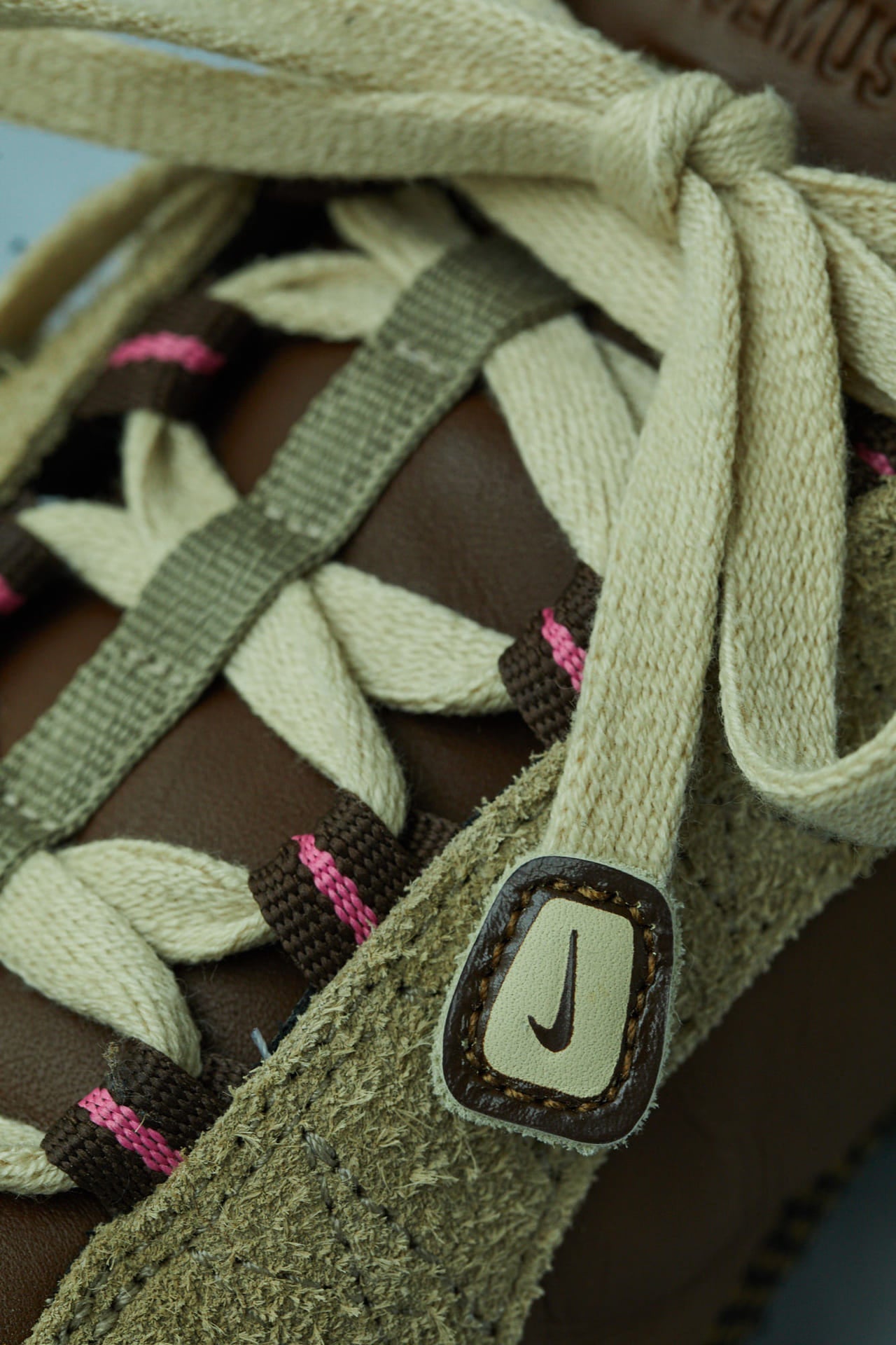 NIKE × JACQUEMUS コラボスニーカー ナイキ ジャックムス コラボスニーカー 着こなし シューレース