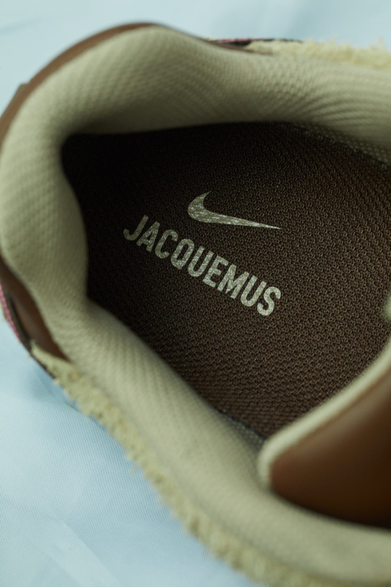 NIKE × JACQUEMUS コラボスニーカー ナイキ ジャックムス コラボスニーカー 着こなし インソール ロゴ