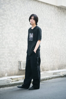 [小方 蒼介] 「ダブレットのTシャツにラッド ミュージシャンのパンツを合わせた遊び心溢れるオールブラックコーデ」【メンズノンノモデルの私服スナップ】