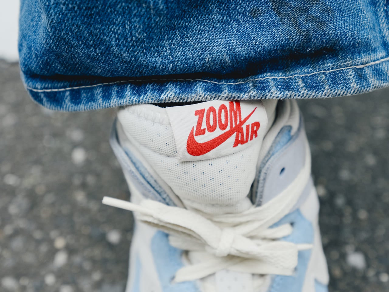 Nike WMNS Air Jordan 1 High Zoom CMFT 2 "University Blue"ののシュータン