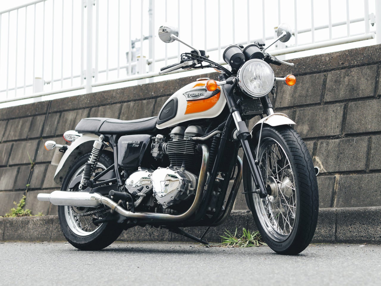 TRIUMPH BONNEVILLE T100/トライアンフ ボンネビル T100