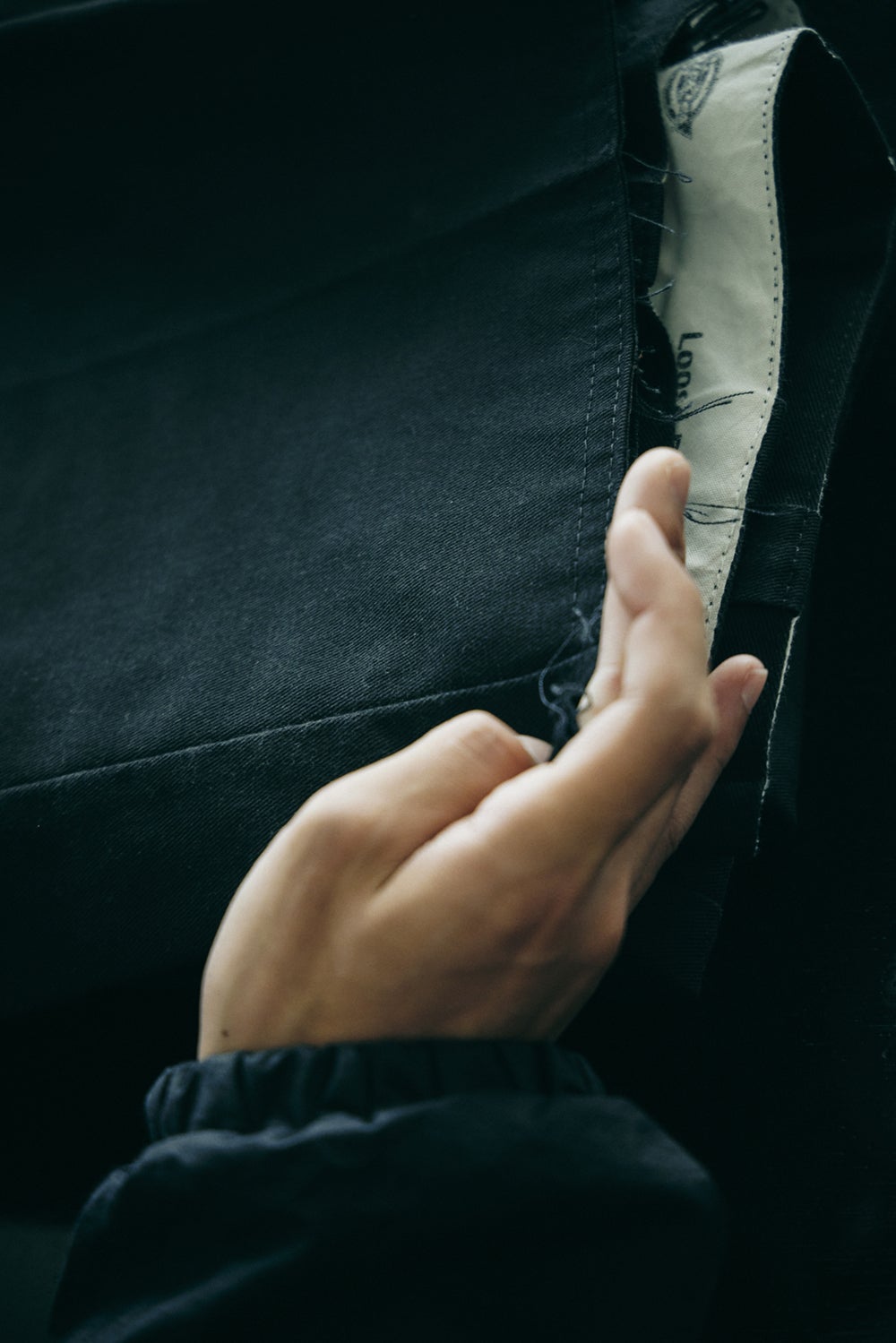 1.〈Dickies〉のダブルニー ディテール
