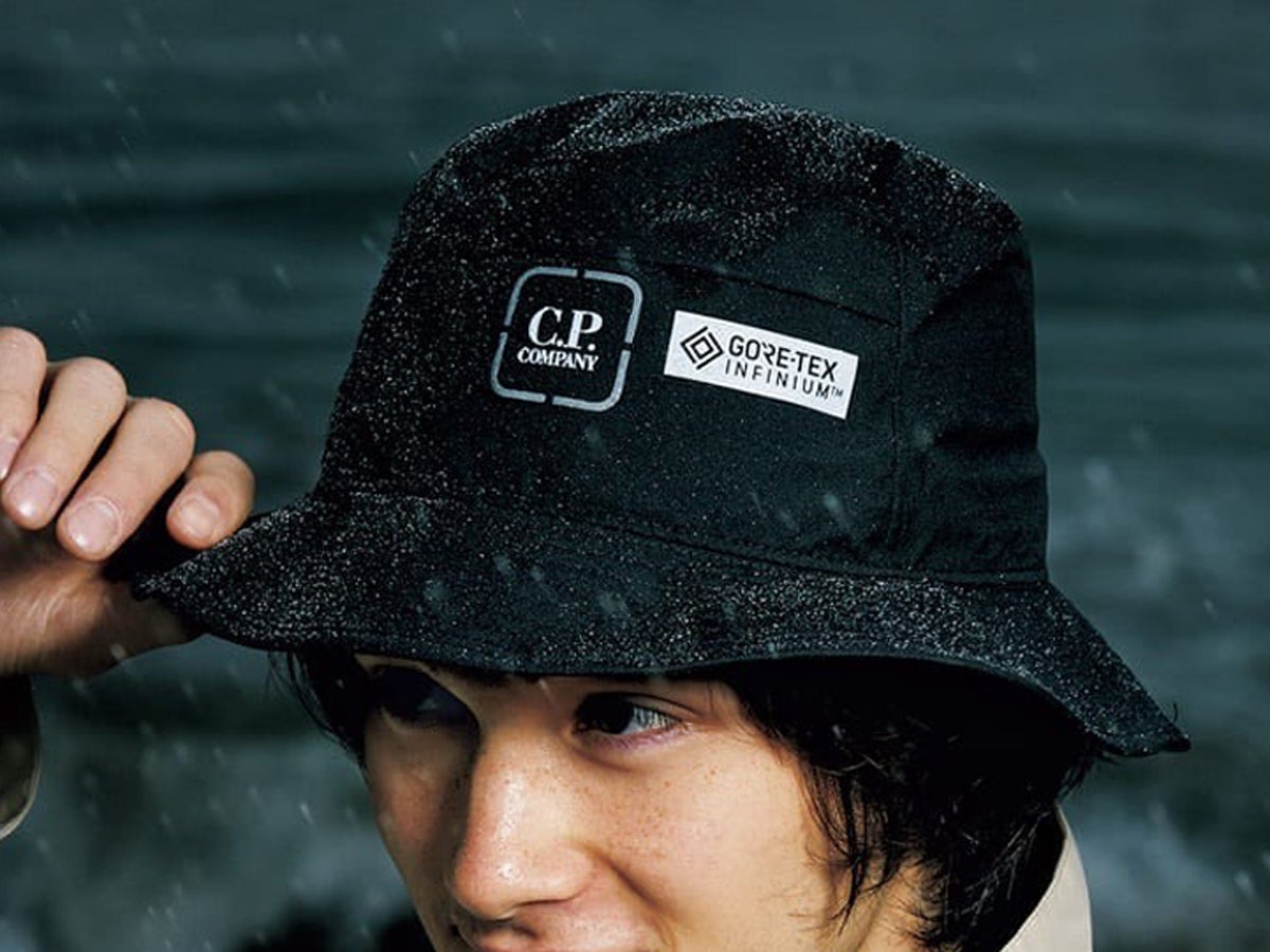 梅雨も夏も大活躍な「黒い防水小物」８選！ 帽子、バッグ…スタイリストが激推しする雨やアクティビティに欠かせないブラック名品！