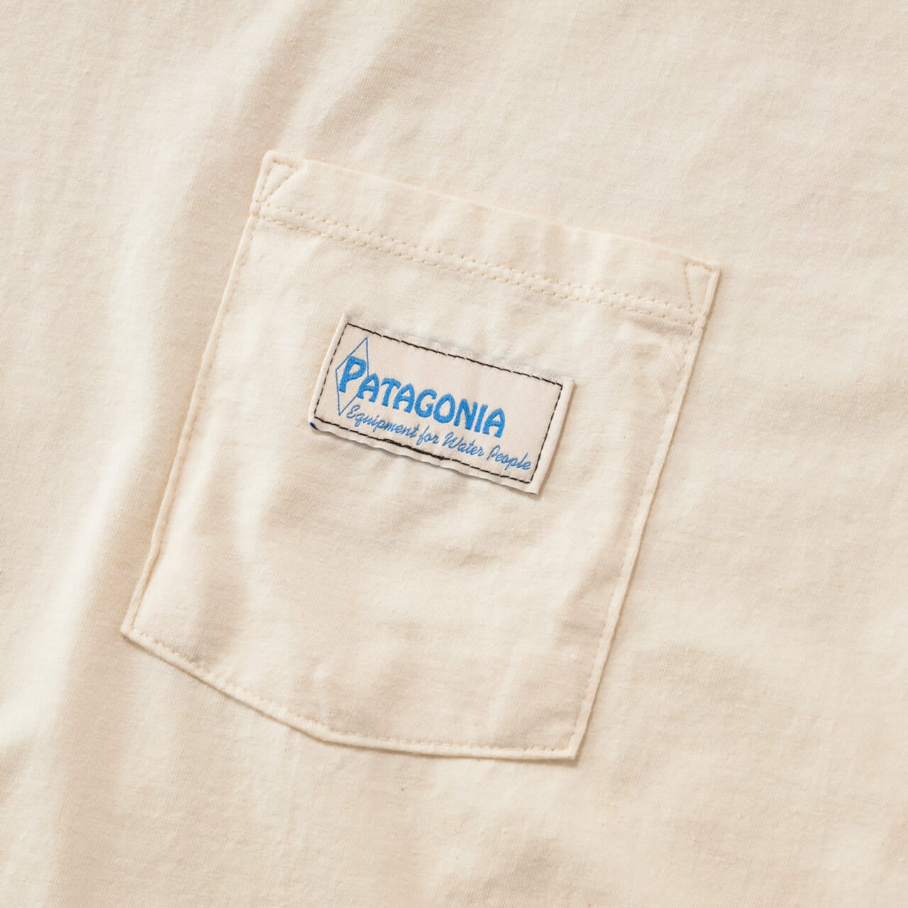 パタゴニアのメンズ・ウォーター・ピープル・オーガニック・ポケット・Tシャツ 胸ロゴ