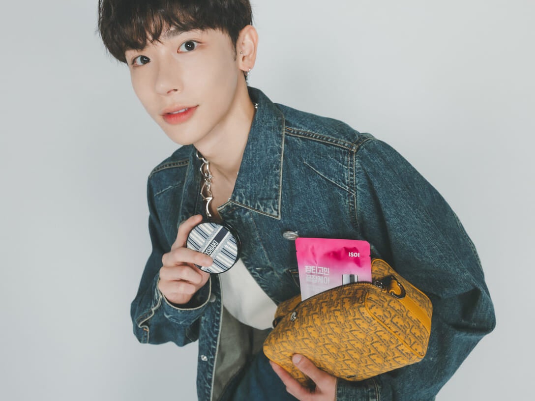 【ポーチの中身全部！】韓国2泊3日の旅行にどんなコスメを持っていく？　よしあきの愛用アイテムを大公開