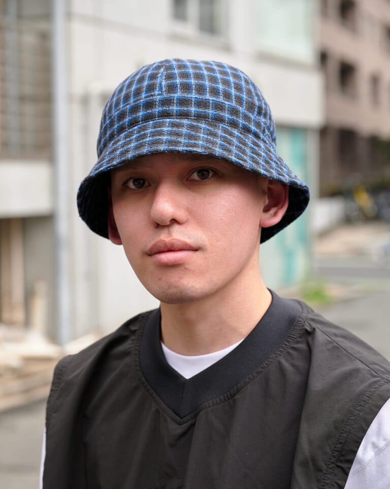 トリプルコラボな「アシックス」を 真夏のモノトーンコーデにアクセント使いして。【服のプロが夏に履きたいスニーカーSNAP】[ASICS ...