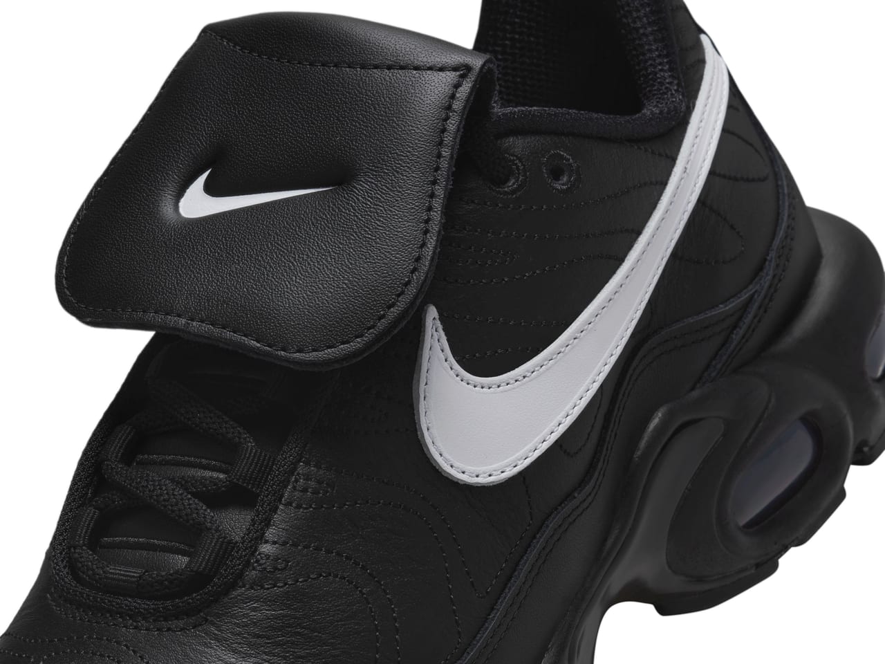 「ナイキ」の90年代の名作が融合！ 新時代のスニーカースタイルを象徴する”NIKE AIR MAX PLUS TNPO” がデビュー！