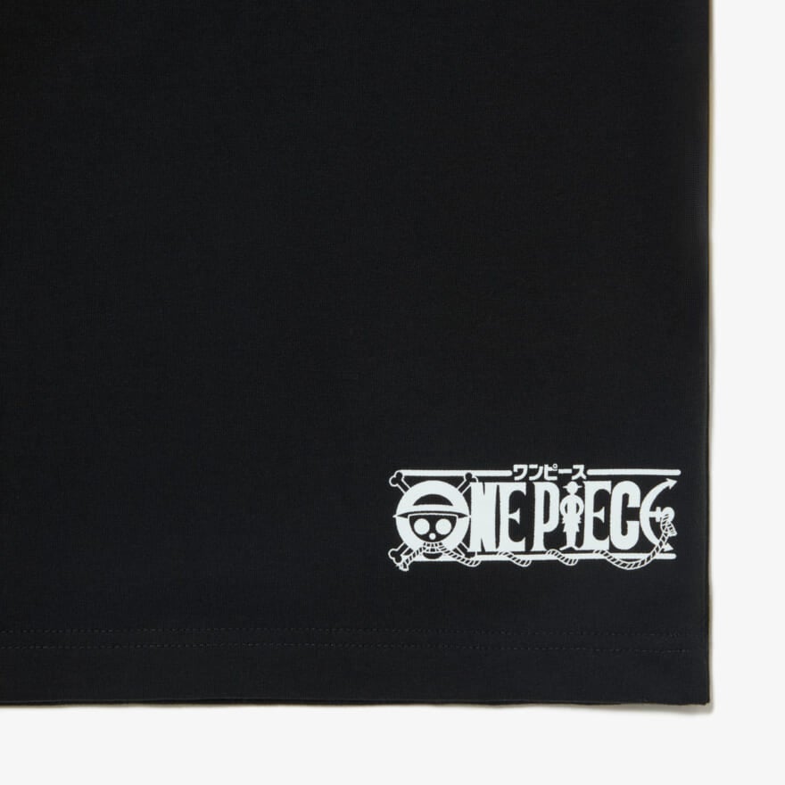 「ラコステ」と「ONE PIECE(ワンピース)」のコラボ ワニキャラクターTシャツ 黒 フロント 寄り 裾ロゴ