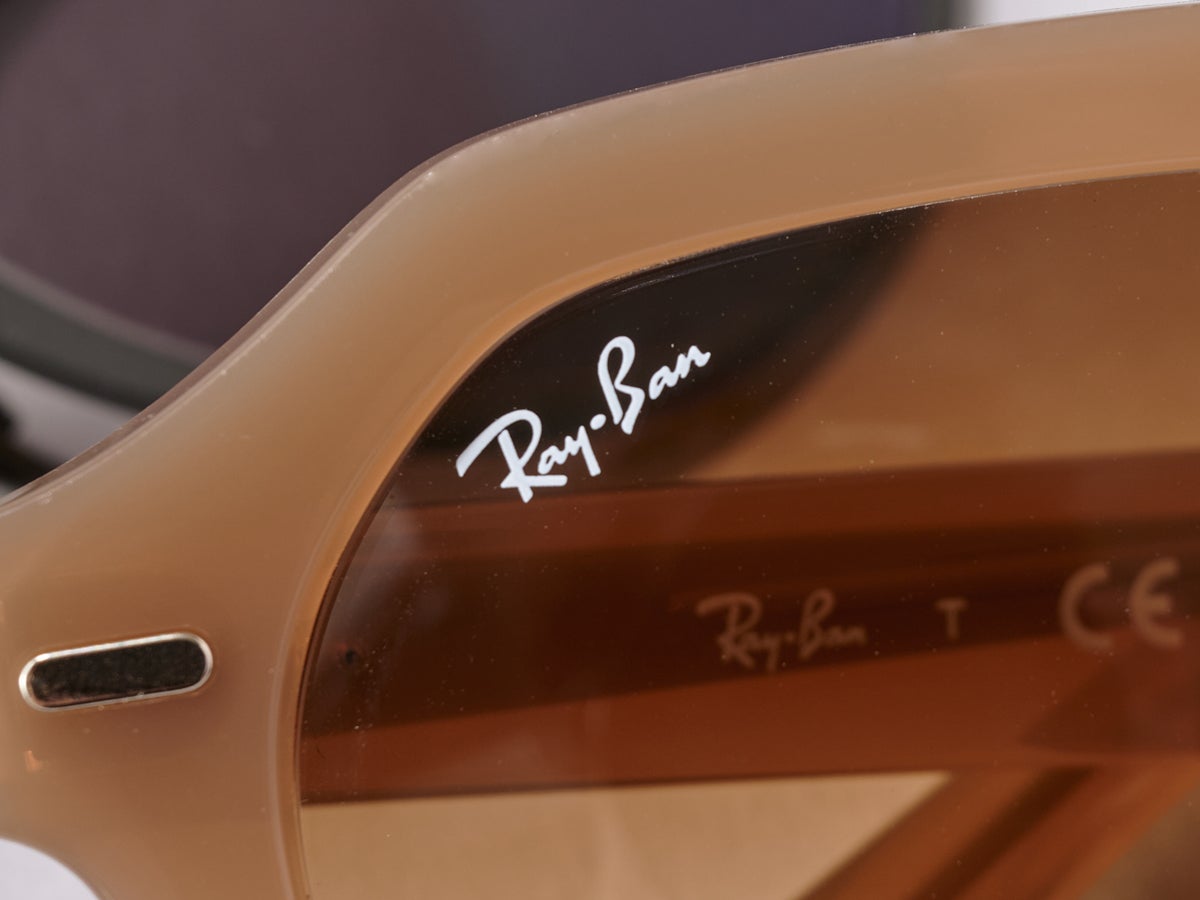 オラつかない「優しいサングラス」を試着してみた！ レイバン、アヤメの名品から6,000円のコスパモデルまで全６本を服好きが本音レビュー