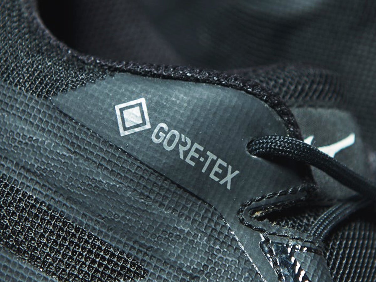 服のプロも沼る「黒い防水スニーカー」１０選！　ニューバランス、アディダス、ゴアテックス、完売コラボ…雨の日もモダンに決まるブラック名品！