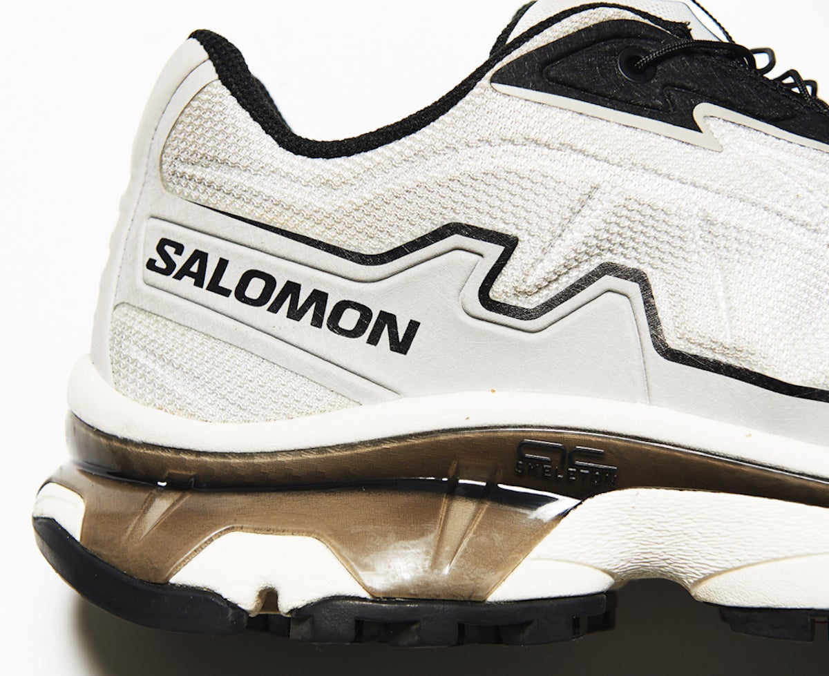 「サロモン」好きが愛用するのは大人グレーなゴアテックススニーカーと白いスニーカーサンダル！【服のプロが夏に履きたいスニーカーとサンダル】