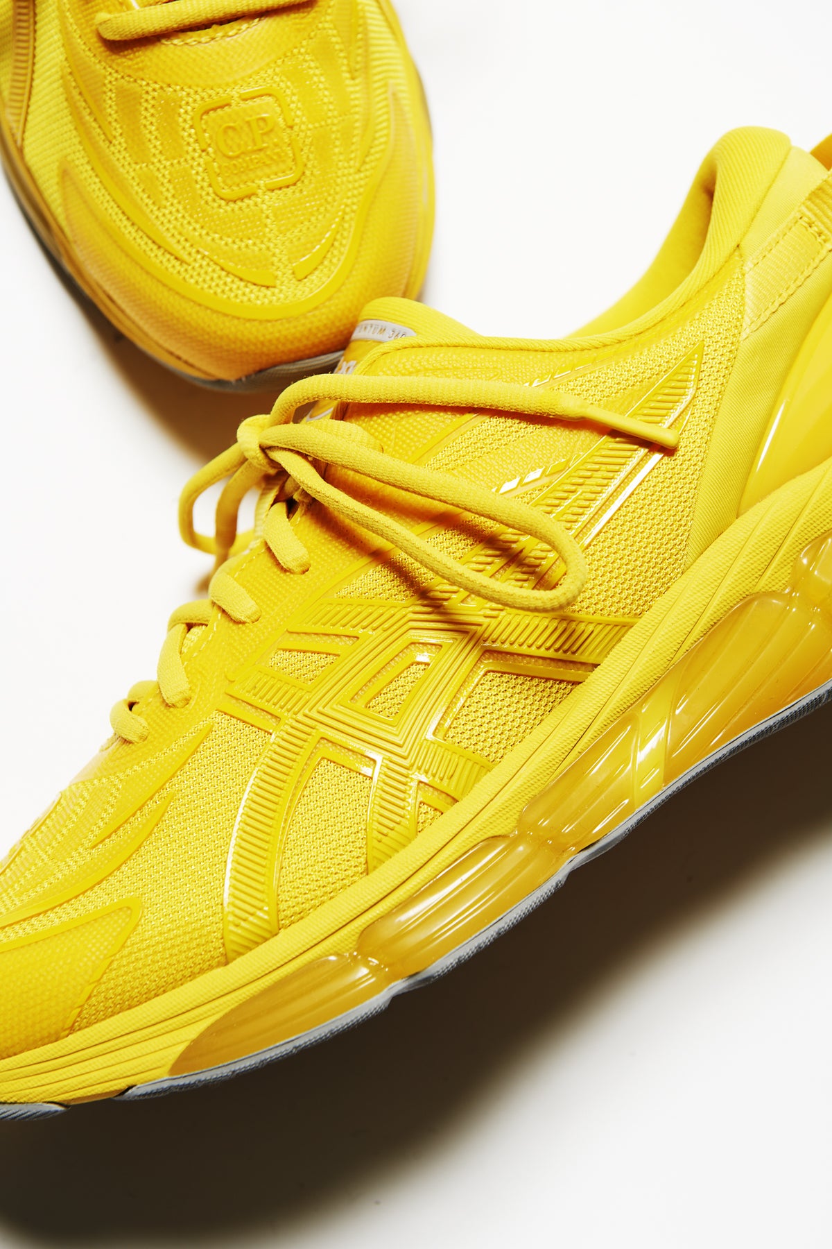 ASICS × C.P. Company GEL-QUANTUM 360 VIII ロゴ