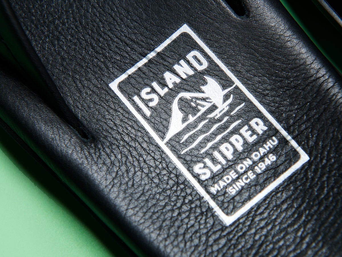 マストハブな黒レザーサンダル、「2PAC」プリントの別注Tシャツも！？服のプロの夏の定番名品＃６ フリークス ストア渋谷 スタッフ 石井励さん