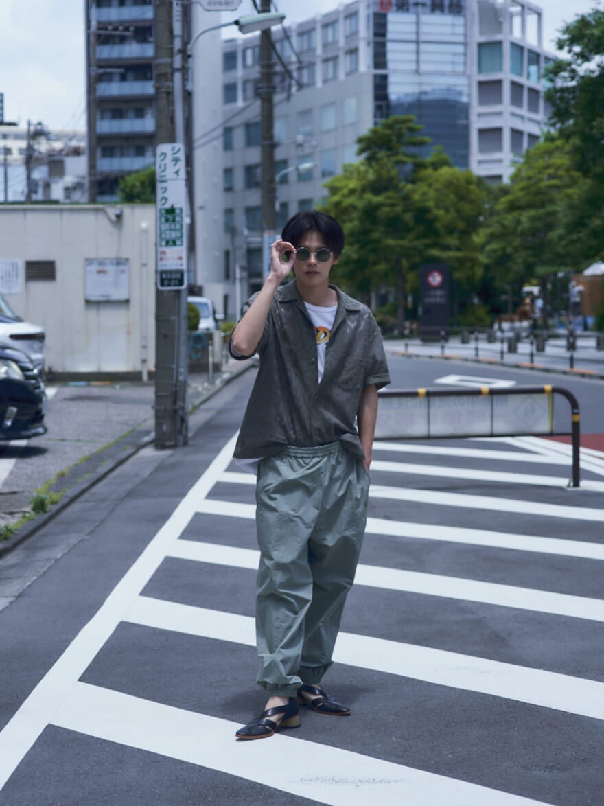 日向 亘の夏は「レース調の品のあるシャツにあえて古着のTシャツが気分です」【人気者たちのサマースタイル】 メンズノンノウェブ | MEN'S ...