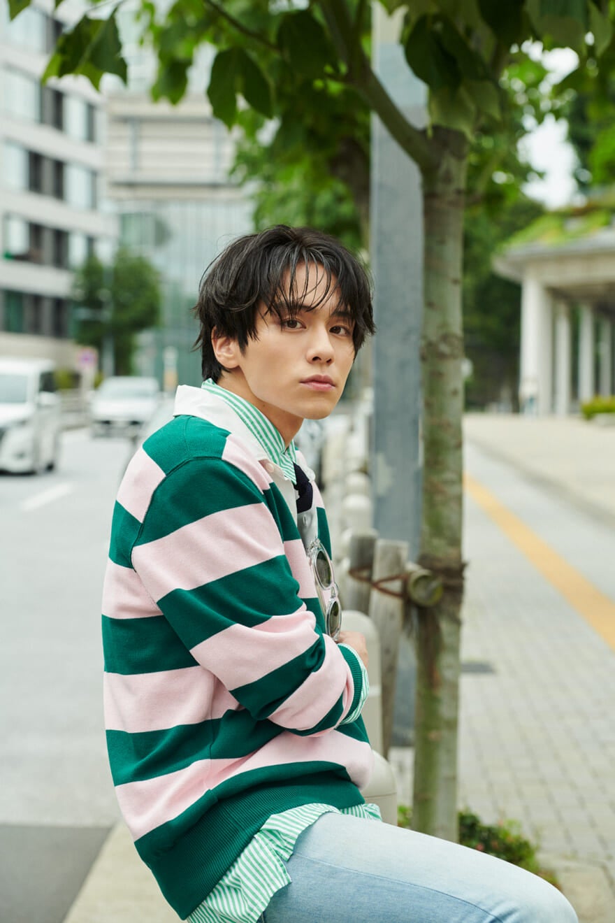 山下幸輝はポップカラーなタイドアップの装いで。「フォーマルとカジュアルを融合したファッションに憧れます」 【人気者たちのサマースタイル ...