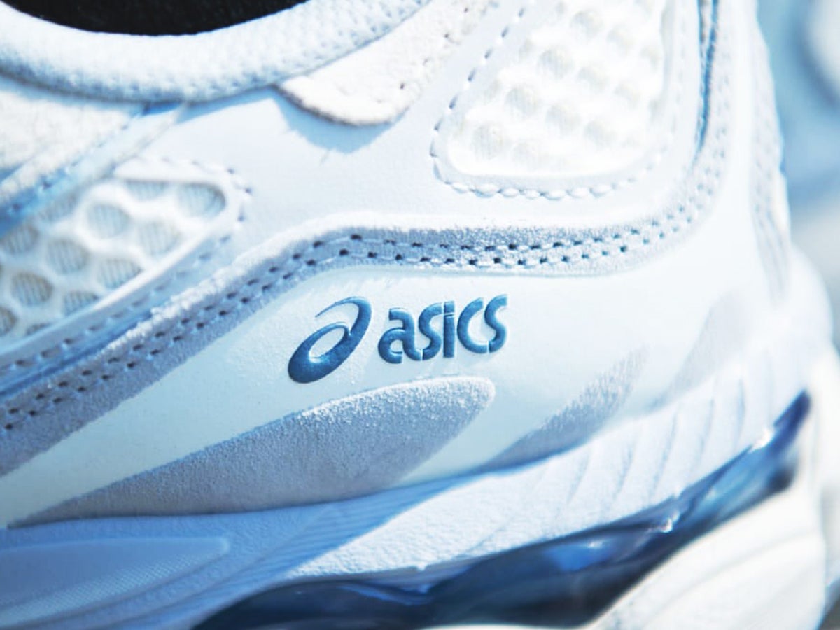 オシャレな人の「アシックス」はあえての“脱・ブラック”! 買ってよかったレトロスポーツムードなスニーカーと正解着こなし4選。
