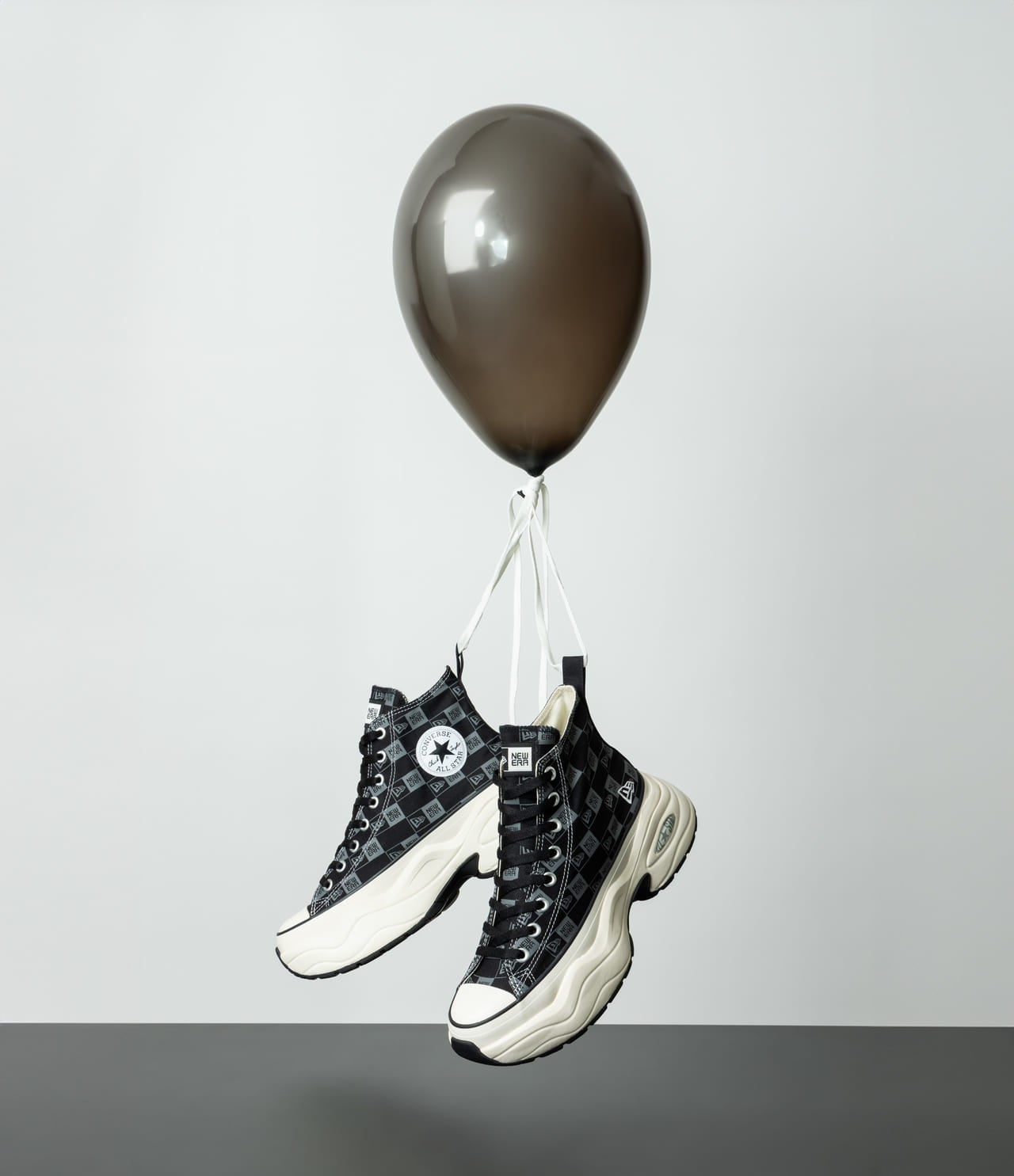 CONVERSE ニューエラ 2型 コラボレーションモデル イメージビジュアル