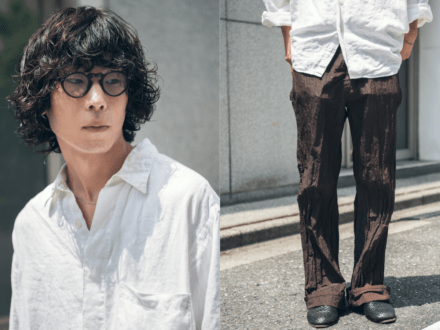 動きのある重ためのパーマが気分!クリーンな白シャツ×ブラウンで秋を意識【おしゃれな人の秋ヘアとファッションSNAP!】