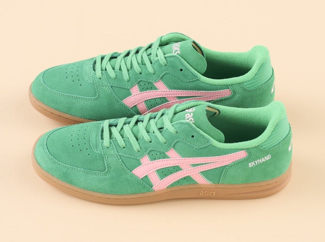 [Gallery] 復刻した「アシックス」のスニーカー、2万円台で手に入るコラボブルゾン…服のプロが真っ先に飛びついた秋新作