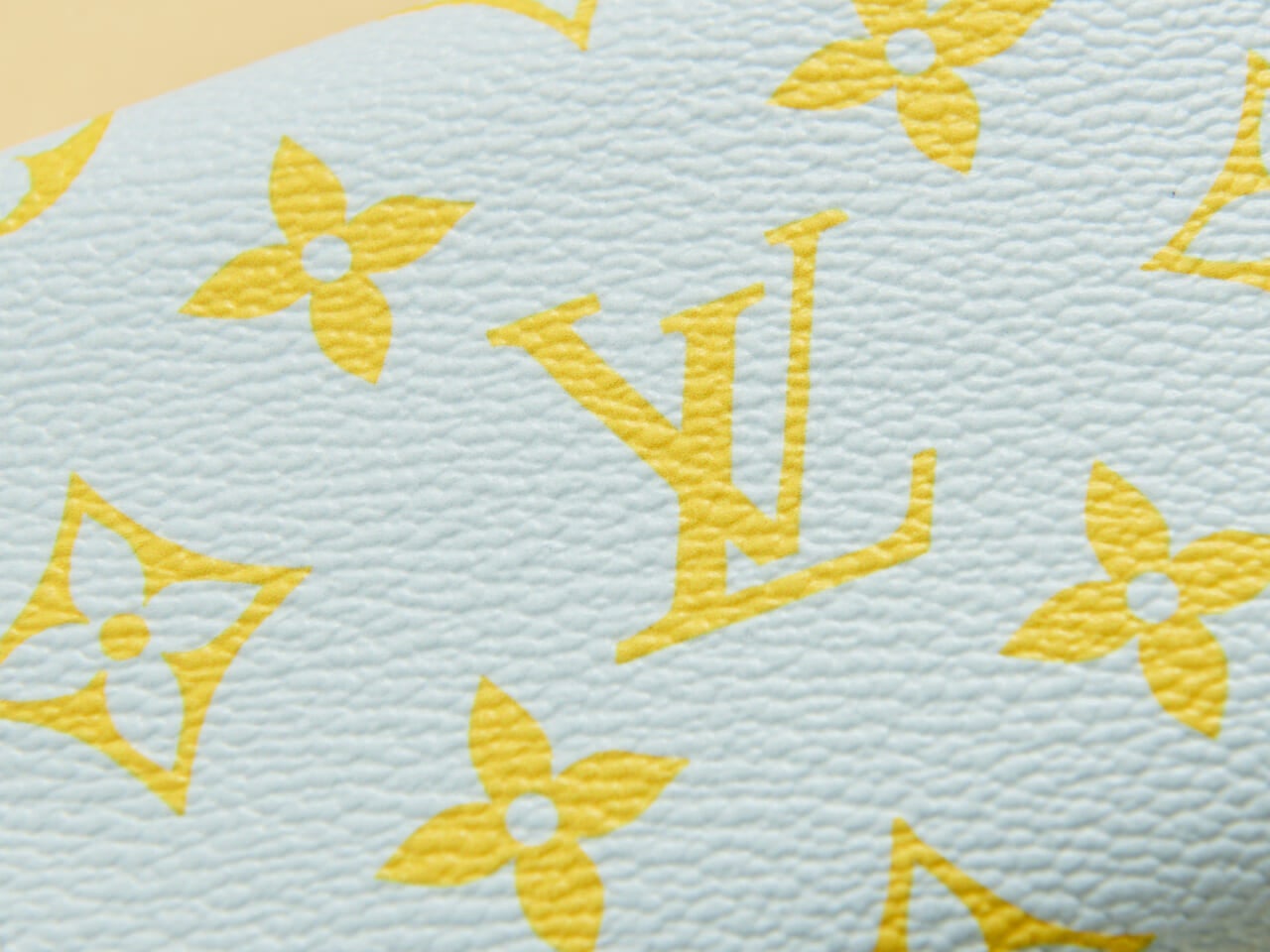 「ルイ・ヴィトン」で夏のボーナスで買うべき“ご褒美”財布はビタミンカラーのレザーウォレット。［Louis Vuitton］