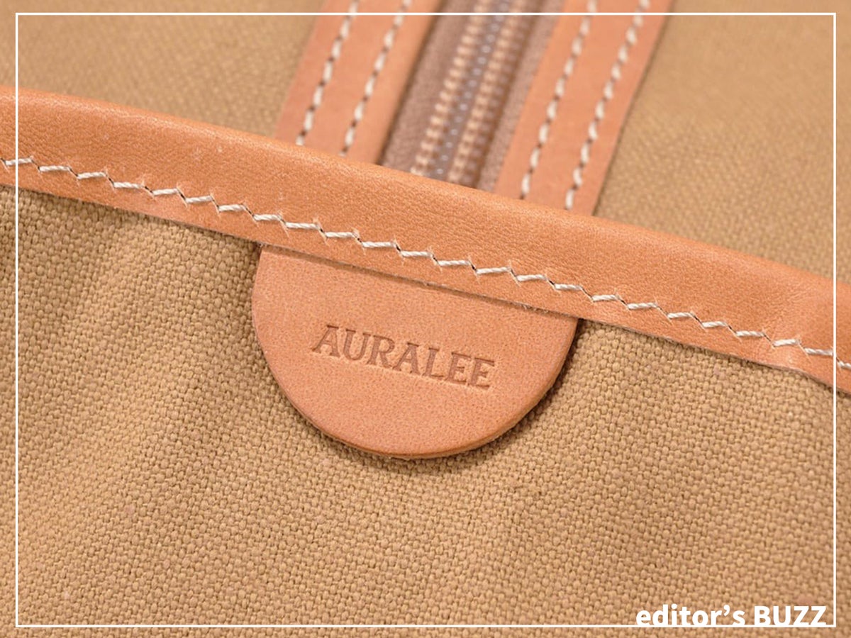 「オーラリー MADE BY AETA」のガーメントバッグがあれば、旅先では何かダサい自分…を卒業！[編集者の愛用私物 #157]
