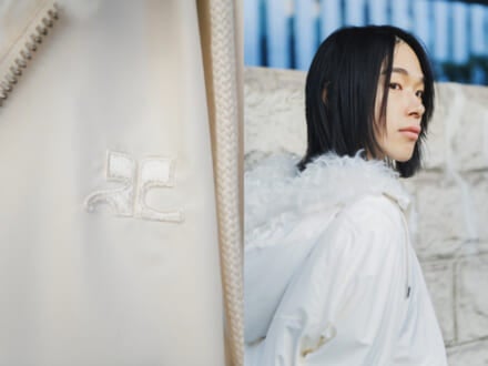 アクネ ストゥディオズ、クレージュ...トレンドのアイテムと重めなボブヘアで作るモードなスタイル。【おしゃれな人の冬ヘアとファッションSNAP!】