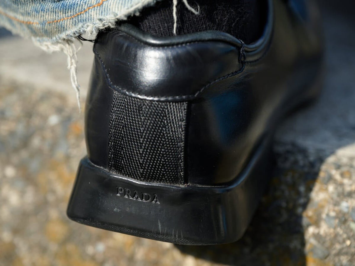 PRADA レザー　ローファー　アーカイブ　スクエア　黒　メンズ　紐　ひも PRADA レザー ローファー アーカイブ スクエア 黒 メンズ 紐