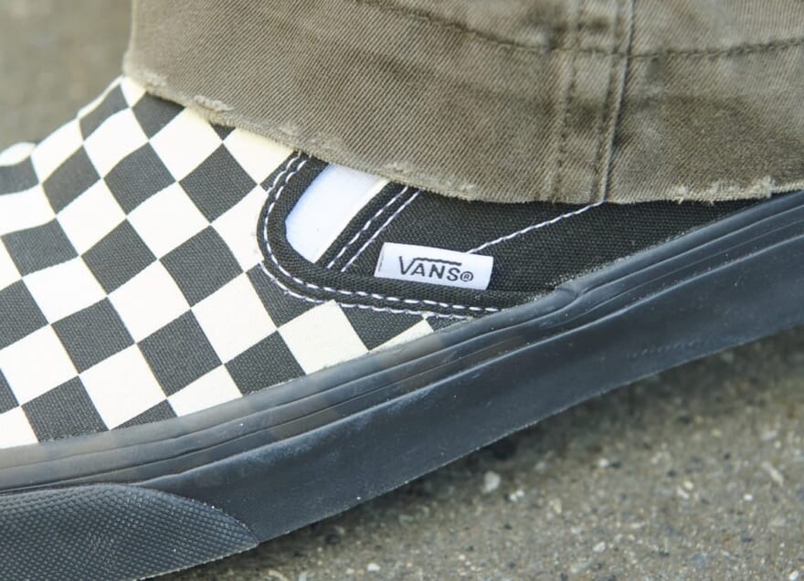 [Gallery] 特別なチェッカースリッポンをストリートに春っぽく。服のプロはVANSの新作スニーカー「CLASSIC SLIP-ON」をどう履く？