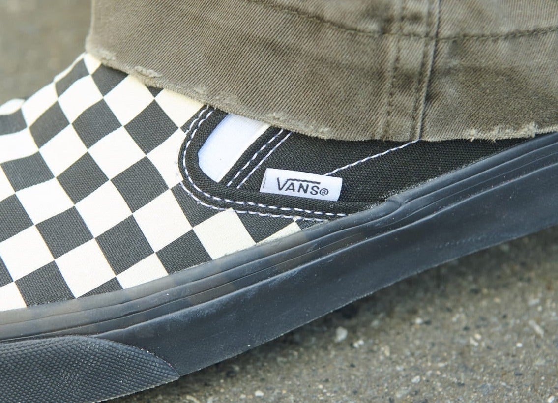 [Gallery] 特別なチェッカースリッポンをストリートに春っぽく。服のプロはVANSの新作スニーカー「CLASSIC SLIP-ON」をどう履く？