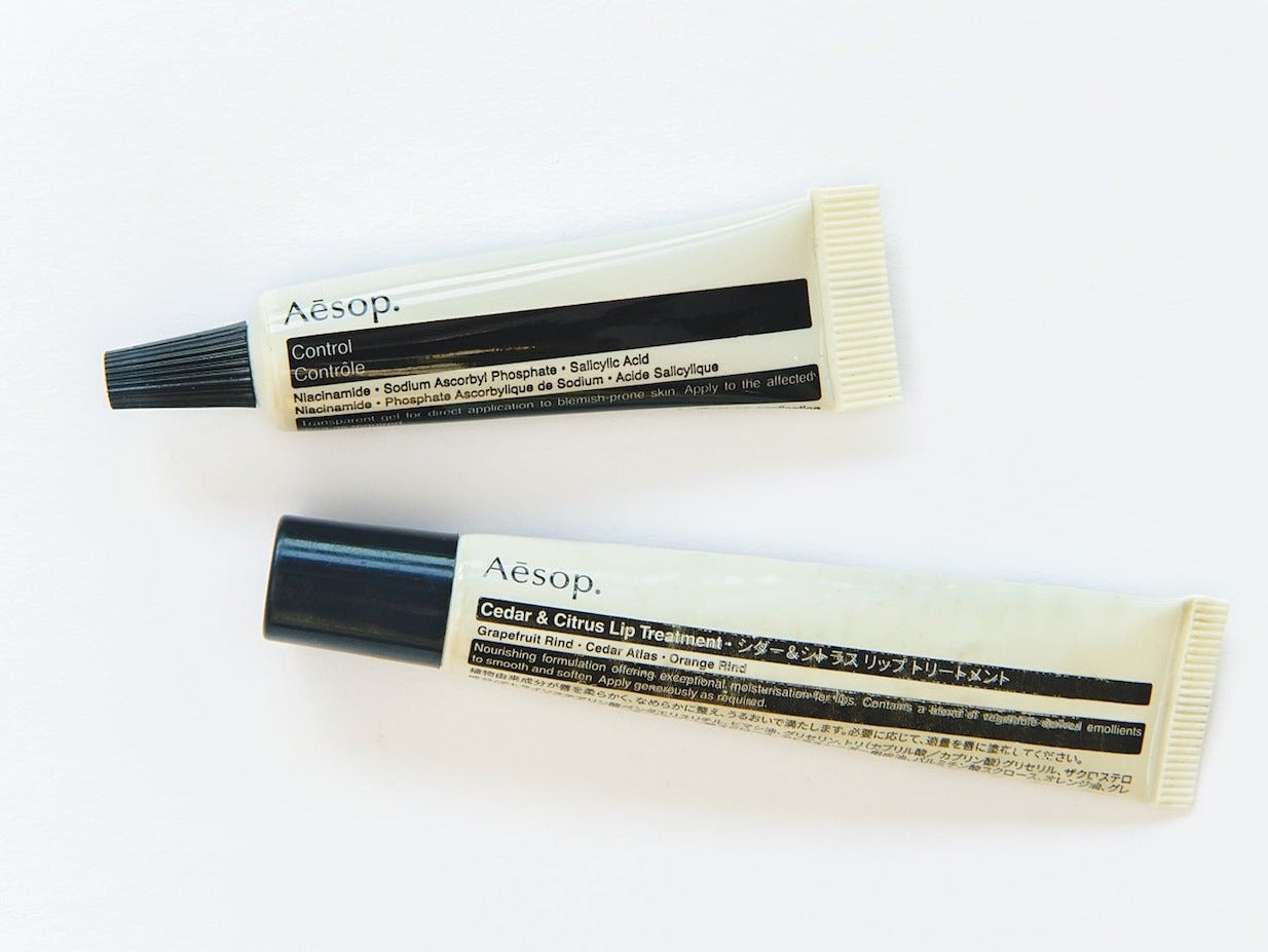 [Gallery]「無印良品」のポーチはコンパクトなのに収納力がすごい！ 荷物を極力減らしたい派のマルチなコスメとは...【おしゃれな人の旅ポーチの中身は？】