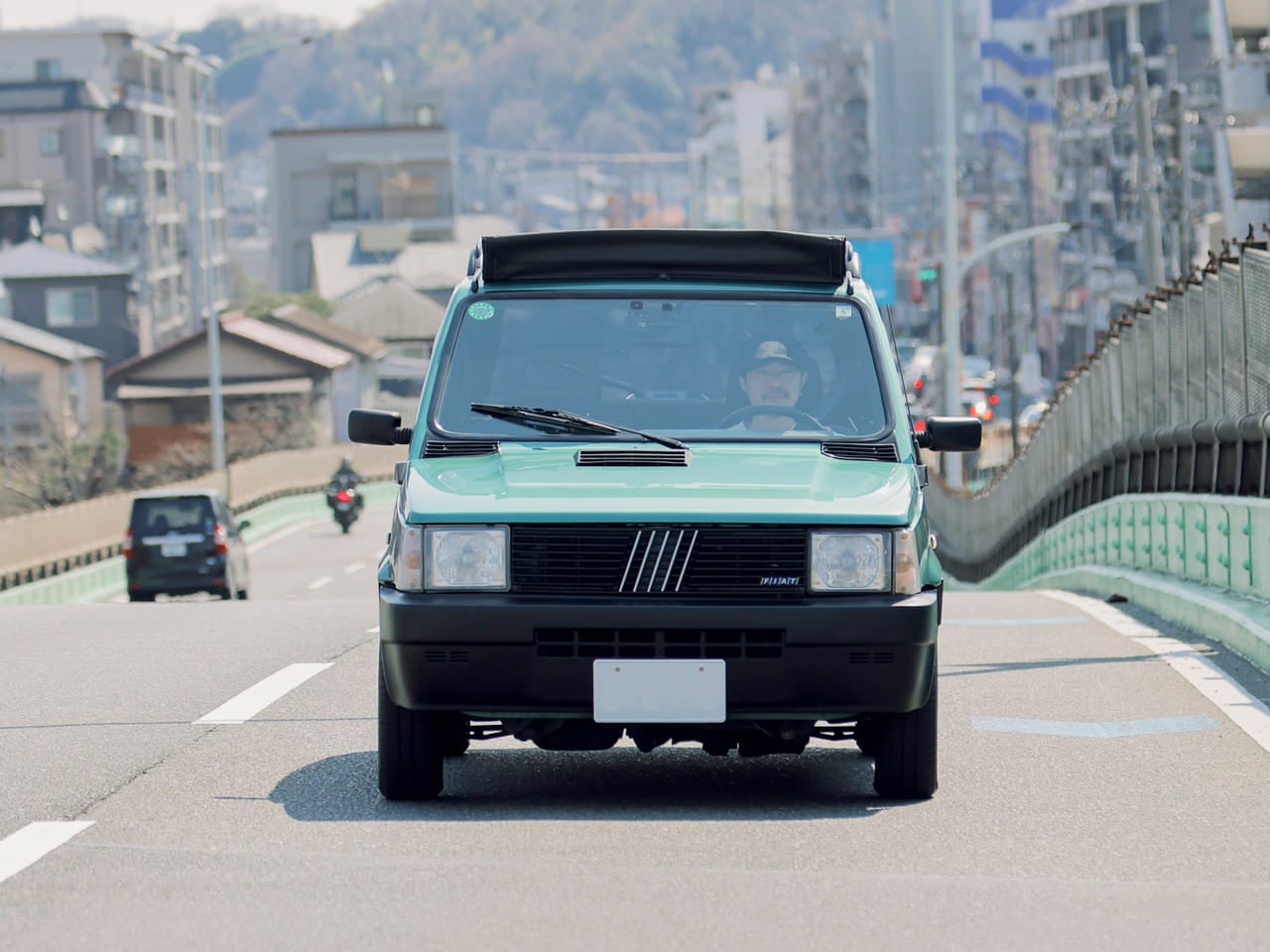 【後編】「フィアット パンダ」は、ライフスタイルを変えてくれた相棒。手がかかるほどに愛おしい！【俺たち20代“クルマ・バイク”語り！／Vol.41②】