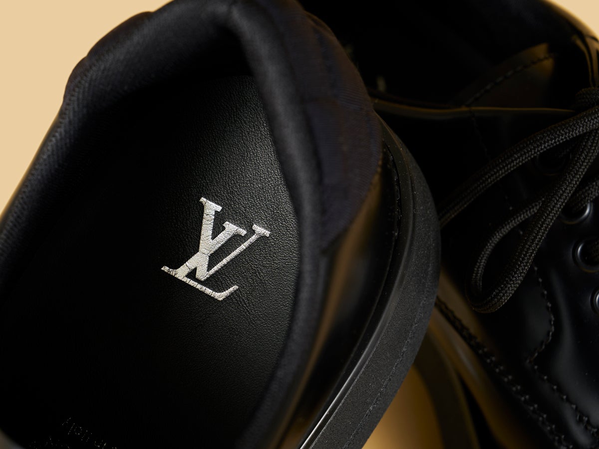 春こそ「大人な革靴」をハイブランドで。エルメス、ルイ・ヴィトン、ロエベ…いま買うべき洗練のレザーシューズ４選。